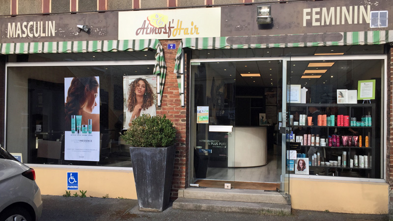 Présentation de produits, au sein du salon Hatmosf'Hair de Septeuil, le vendredi 17 mai 2019